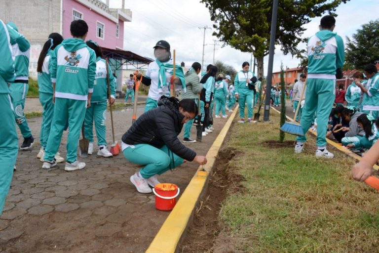 Contribuye COBAEP en recuperación de espacios públicos